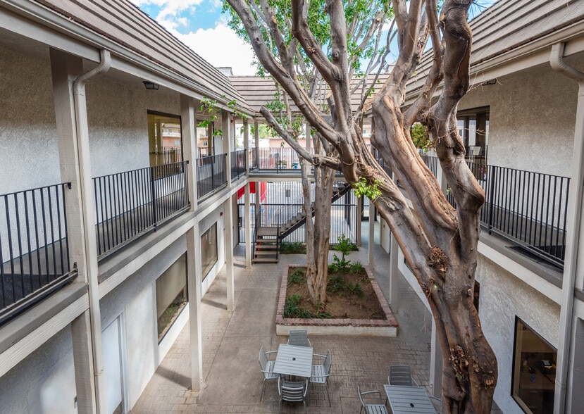 More Photos Of 9324 Reseda Blvd, Northridge Office For Lease