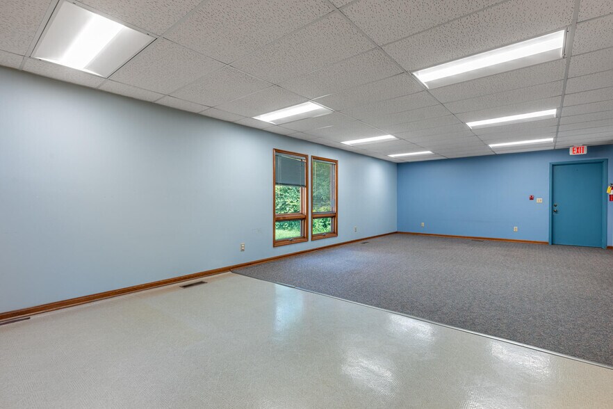 More Photos Of 71 Marco Ln, Washington Township Medical For Sale