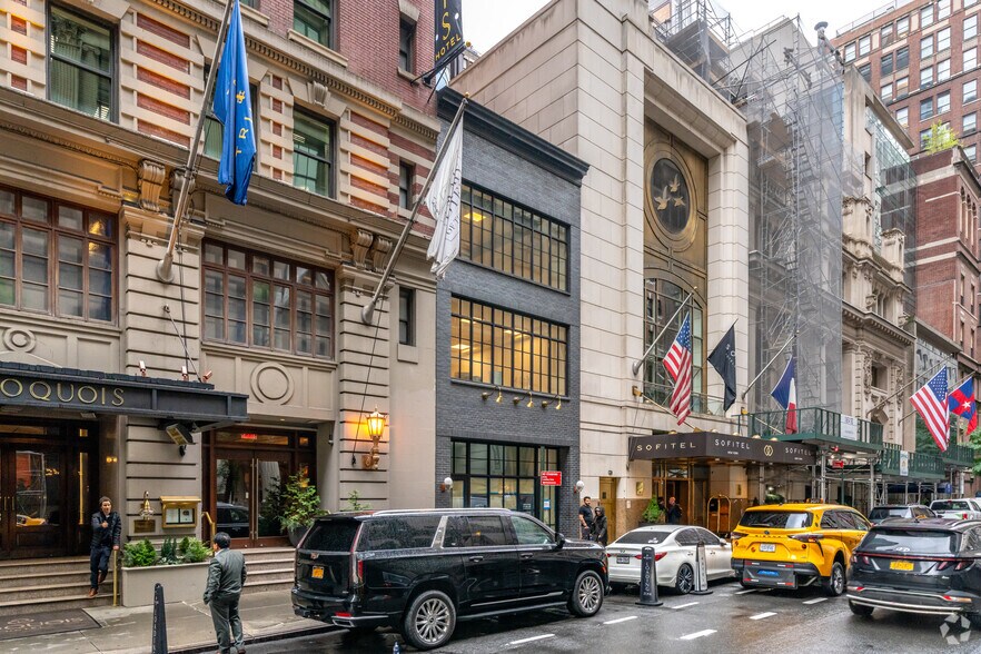 More Photos Of 47 W 44th St, New York General Retail For Lease