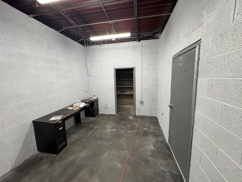 More Photos Of 5909 E 15th St, Tulsa Manufacturing For Sale