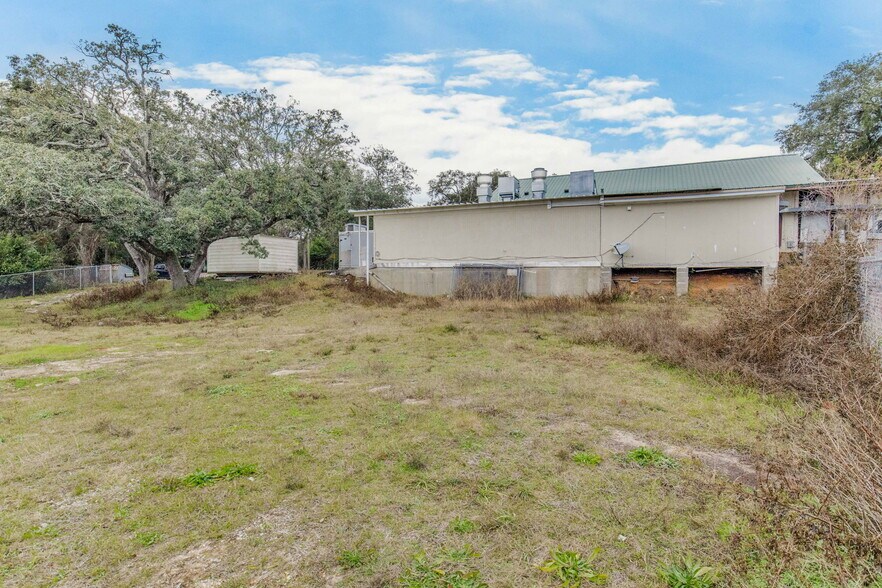 More Photos Of 131 New Warrington Rd, Pensacola Restaurant For Sale