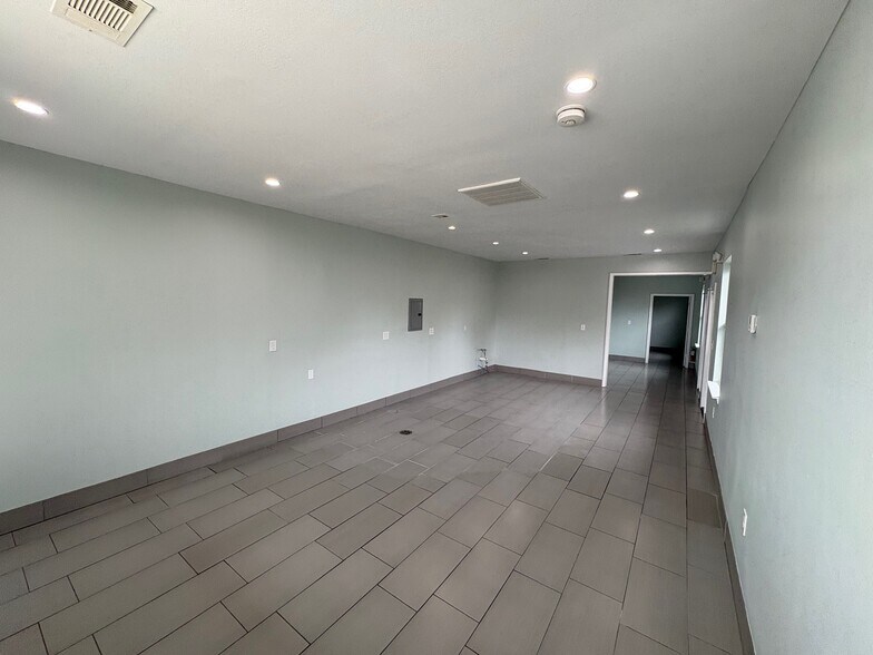 More Photos Of 276 E Pine St, Ponchatoula Office For Sale