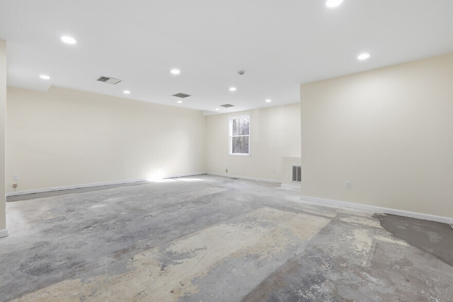 More Photos Of 270 Littleton Rd, Westford Office For Lease