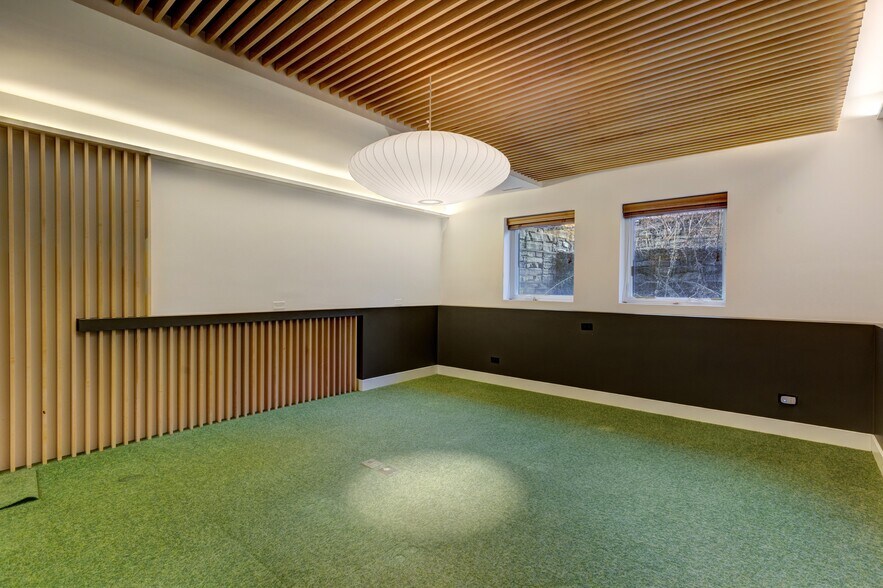 More Photos Of 1812 14A St SW, Calgary Office Residential For Sale