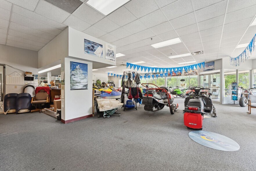 More Photos Of 4388 Shoreline Dr, Spring Park Storefront Retail Office For Sale