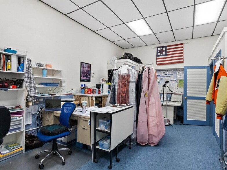 More Photos Of 921-931 8th St, Manitowoc Office For Sale
