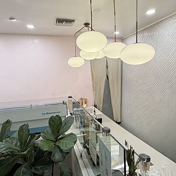 More Photos Of 10911 Lindbrook Dr, Los Angeles Storefront For Lease