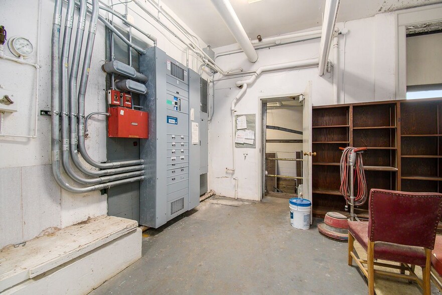 More Photos Of 485 SW Capital Ave, Battle Creek Specialty For Sale