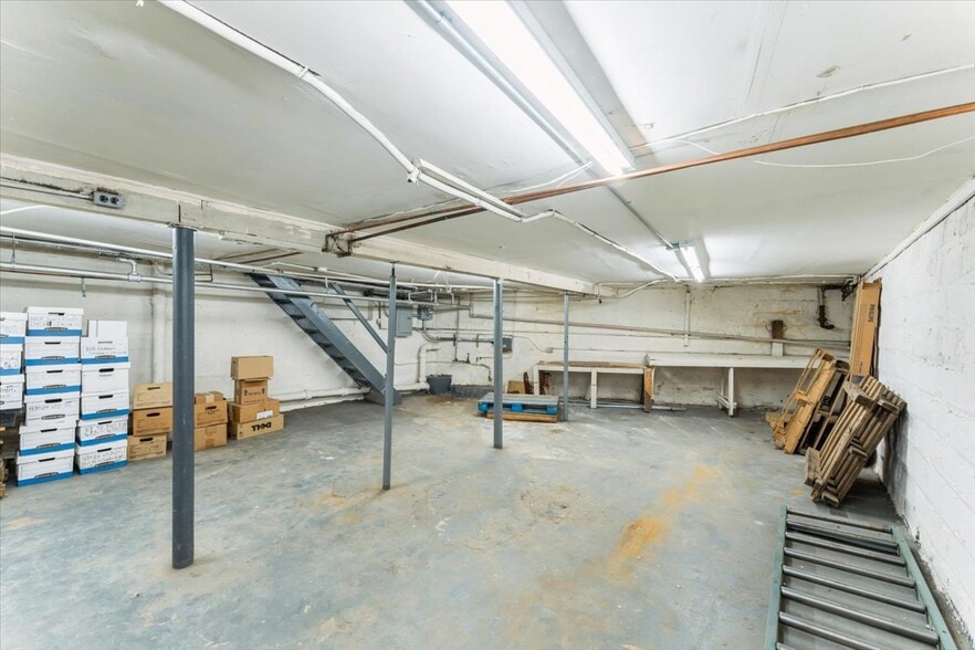 More Photos Of 13210 Hillside Ave, Richmond Hill Storefront Retail Office For Sale