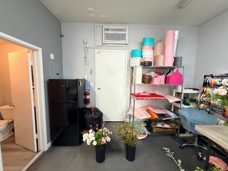 More Photos Of 353-359 E Magnolia Blvd, Burbank Storefront Retail Office For Lease