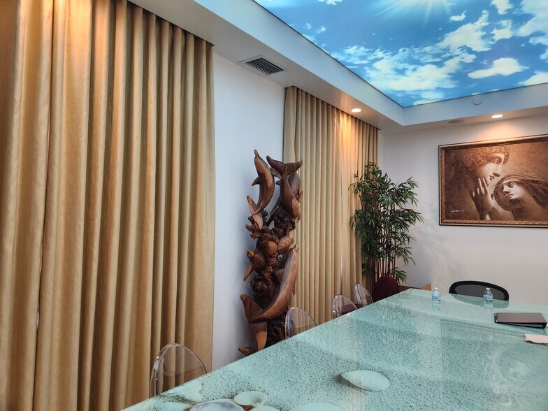 More Photos Of 681 Goodlette Rd N, Naples Medical For Lease