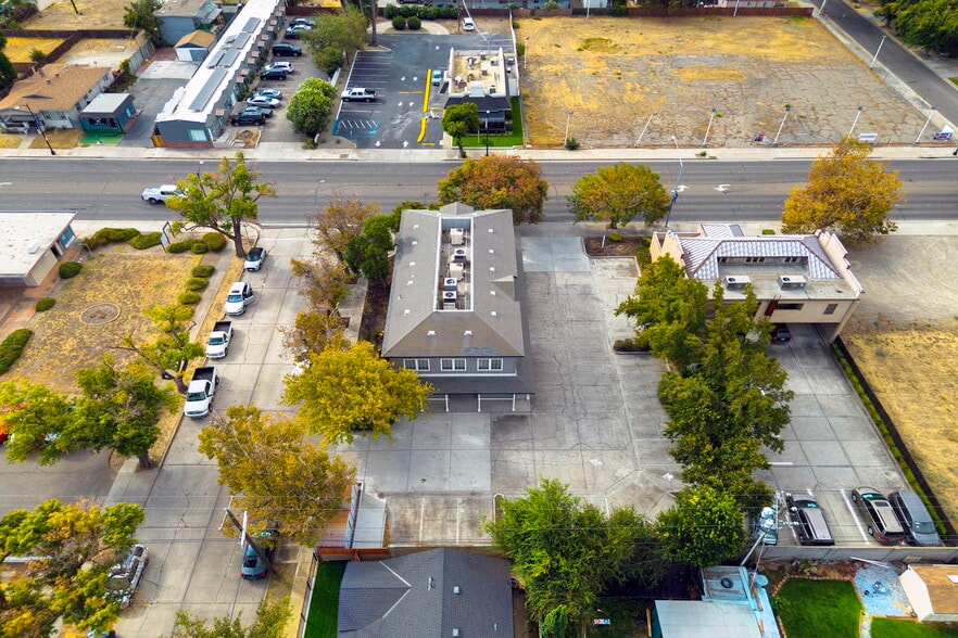 More Photos Of 403 W 11th St, Tracy Office For Sale