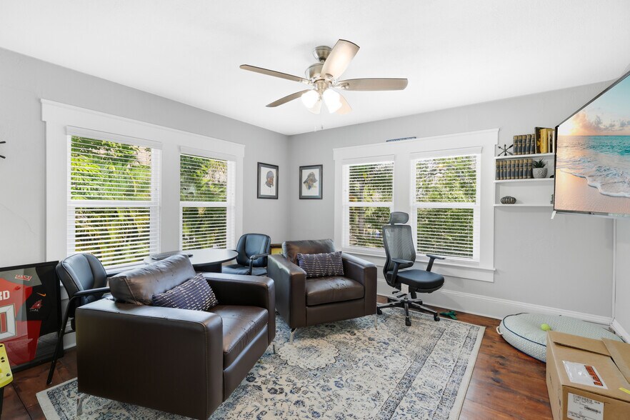 More Photos Of 1322 3rd Ave W, Bradenton Office Residential For Sale