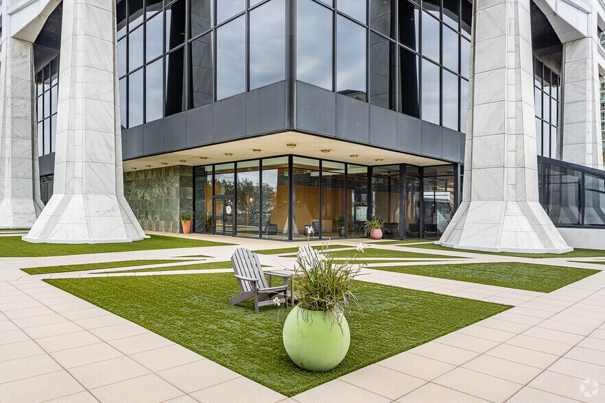 More Photos Of 1301 Riverplace Blvd, Jacksonville Office For Lease