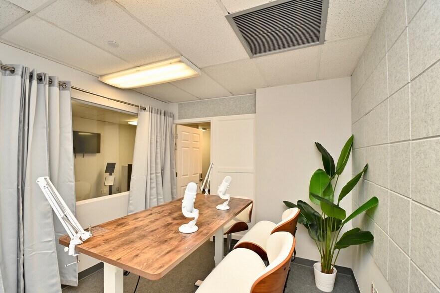 More Photos Of 10903 Indian Head Hwy, Fort Washington Office For Sale