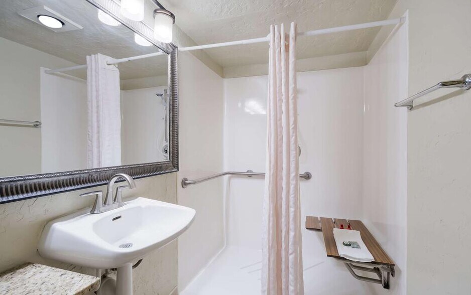 More Photos Of 1125 E Gore Blvd, Lawton Hotel For Sale