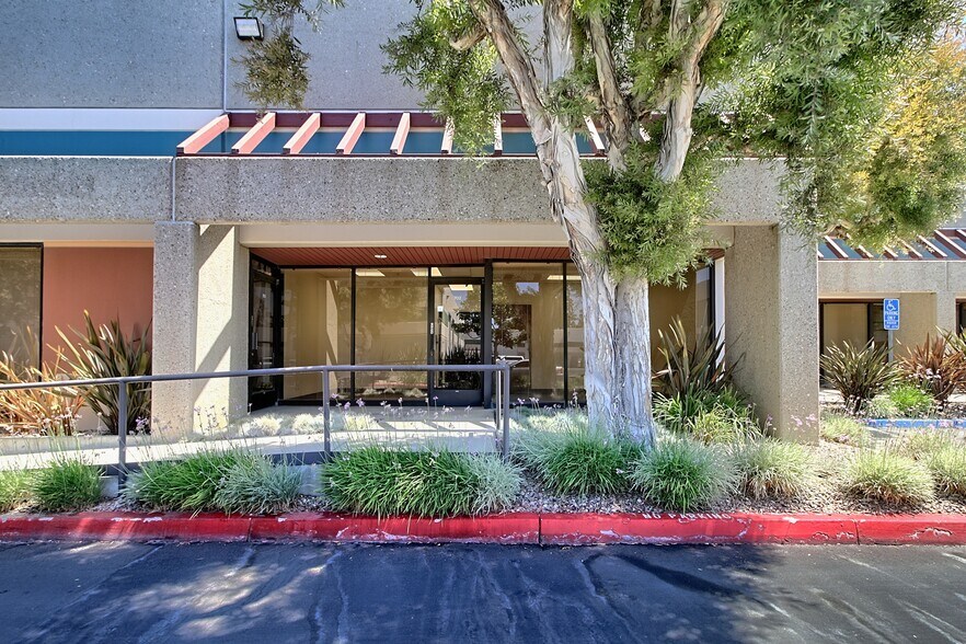 More Photos Of 1891 Goodyear Ave, Ventura Manufacturing For Lease