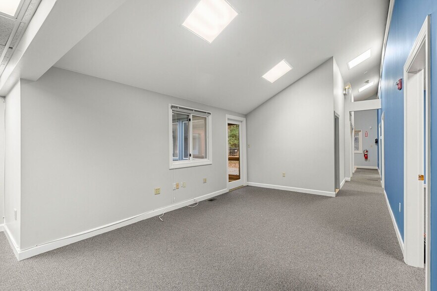 More Photos Of 398 Essex St, Beverly Loft Creative Space For Lease