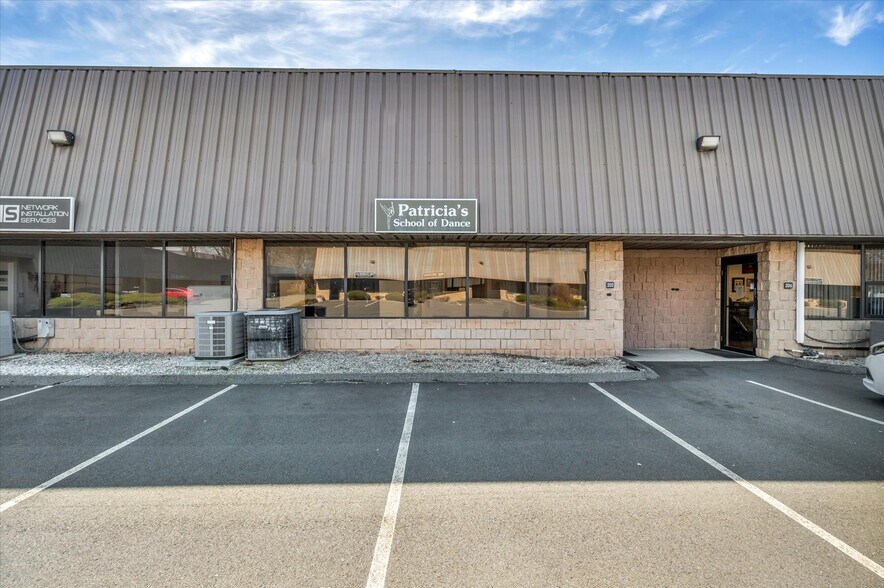 More Photos Of 170-212 N Plains Industrial Rd, Wallingford Light Manufacturing For Sale