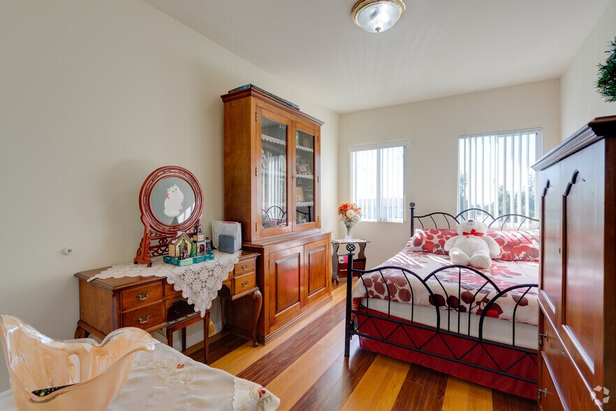 More Photos Of 1517 E Washington Blvd, Pasadena Storefront Retail Residential For Sale