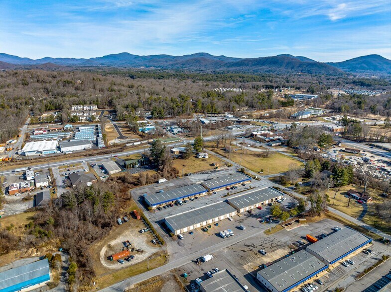 More Photos Of 44 Buck Shoals Rd, Arden Unknown For Lease