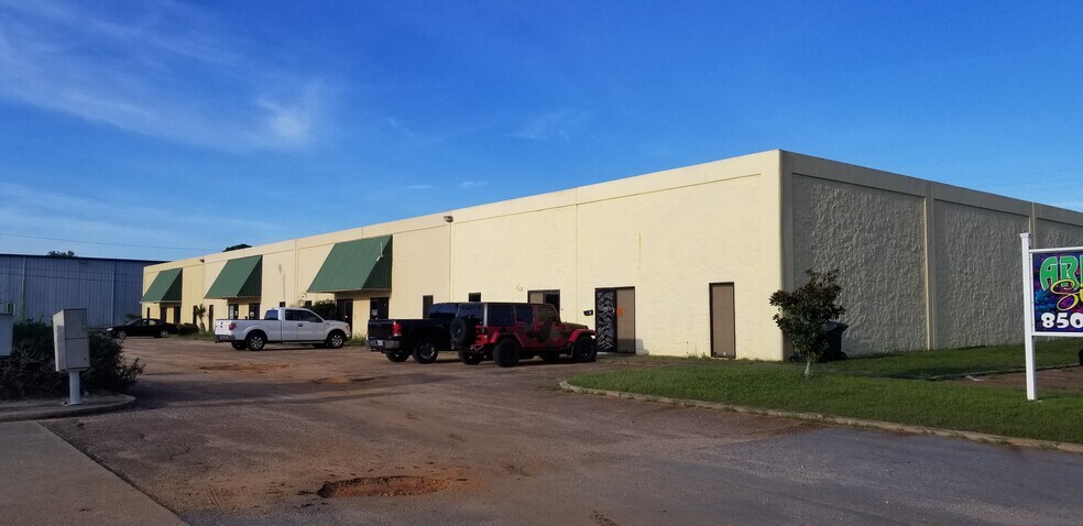 More Photos Of 646 Anchors St Nw, Fort Walton Beach Warehouse For Sale