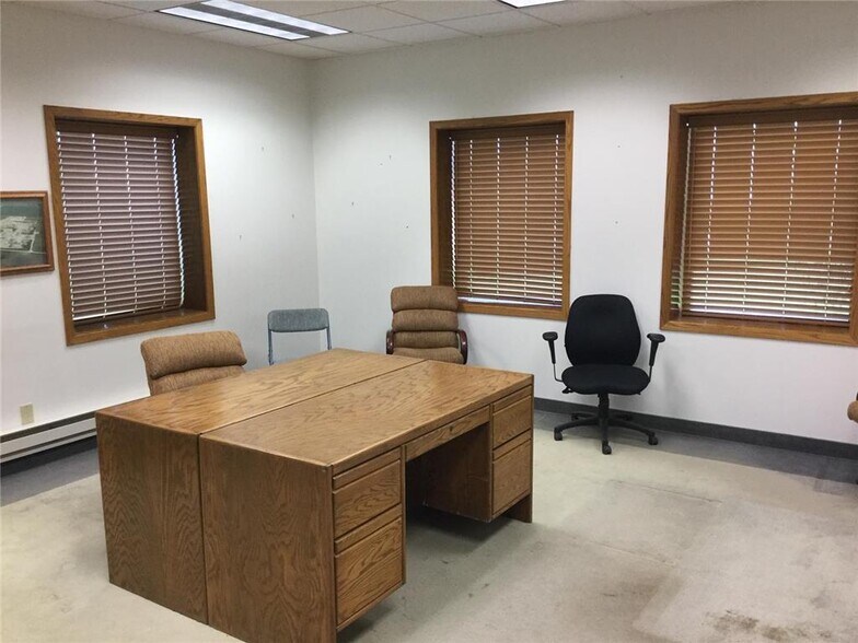 More Photos Of 2400 Myers Rd, Albert Lea Warehouse For Sale