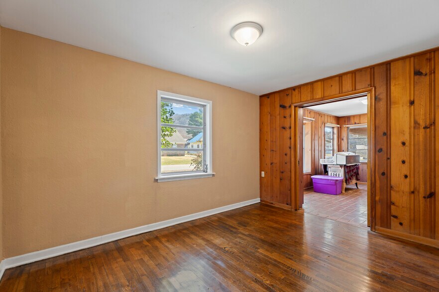 More Photos Of 300 Range St, Marshall Multifamily For Sale