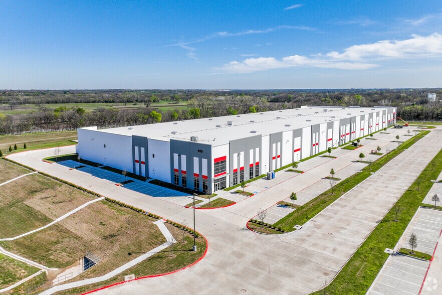 More Photos Of 620 McIntyre Rd, McKinney Distribution For Lease