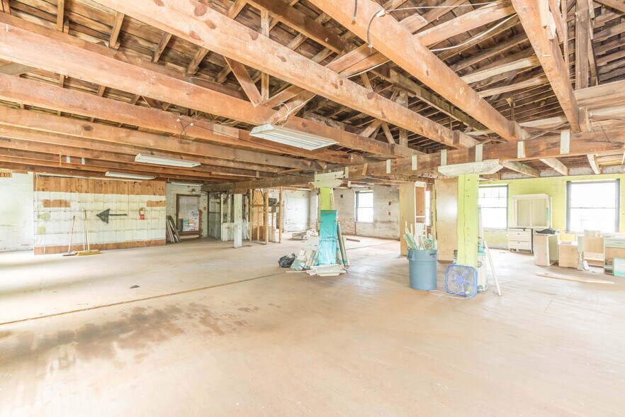 More Photos Of 1340 W Main St, Wytheville Loft Creative Space For Sale