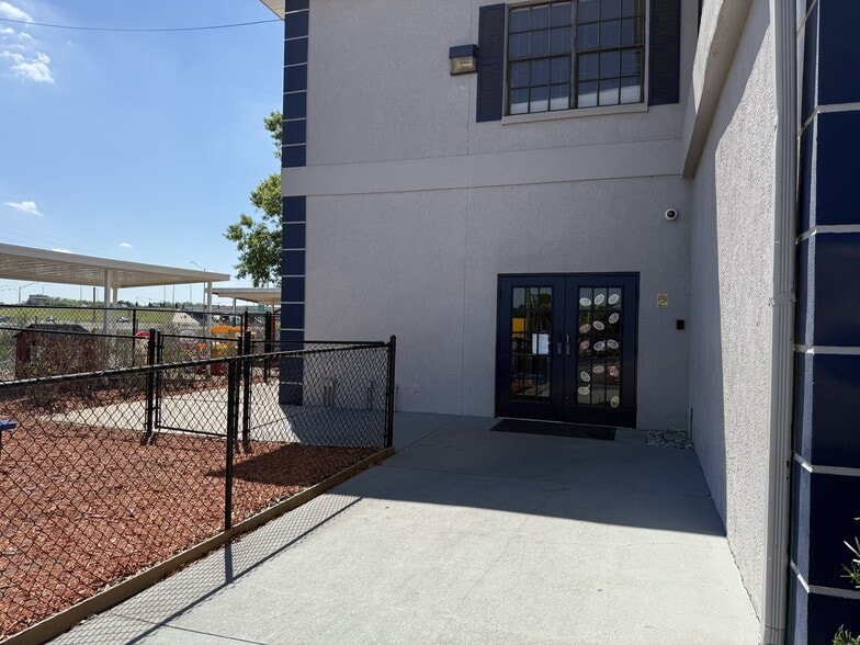 More Photos Of 1511 S US Highway 301, Tampa Office For Sale