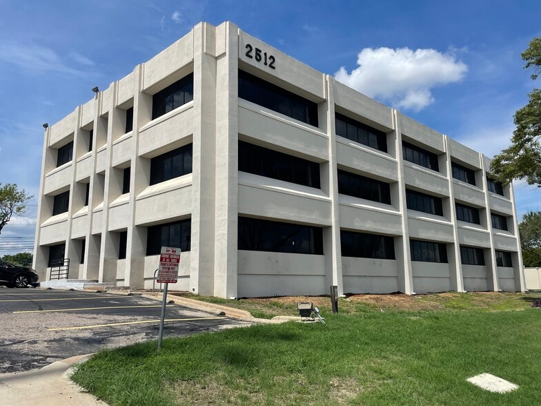 Primary Photo Of 2512 S Interstate 35 S, Austin Office For Sale