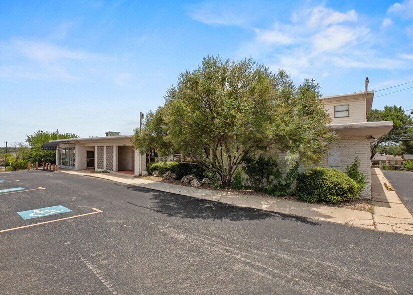 More Photos Of 3326-3328 E Southcross Blvd, San Antonio Medical For Sale
