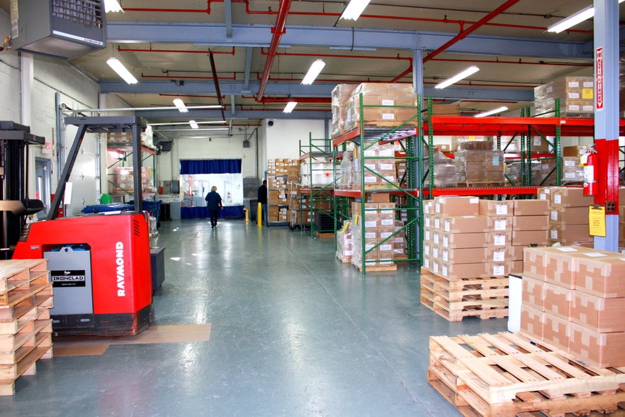 More Photos Of 20 Industrial St W, Clifton Manufacturing For Lease