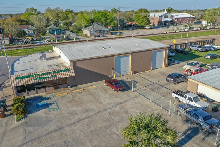 More Photos Of 198 Main St, Biloxi Light Distribution For Sale