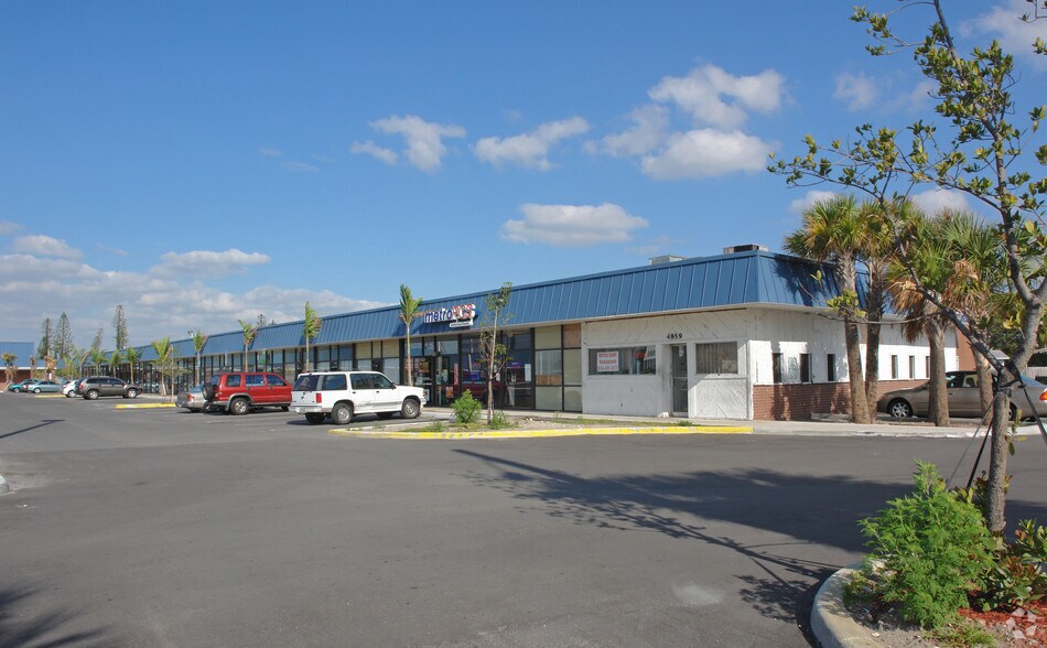 More Photos Of 4811 N Dixie Hwy, Pompano Beach Unknown For Sale