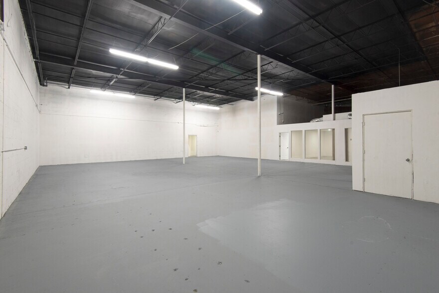 More Photos Of 405 N Charles St, Daytona Beach Warehouse For Sale