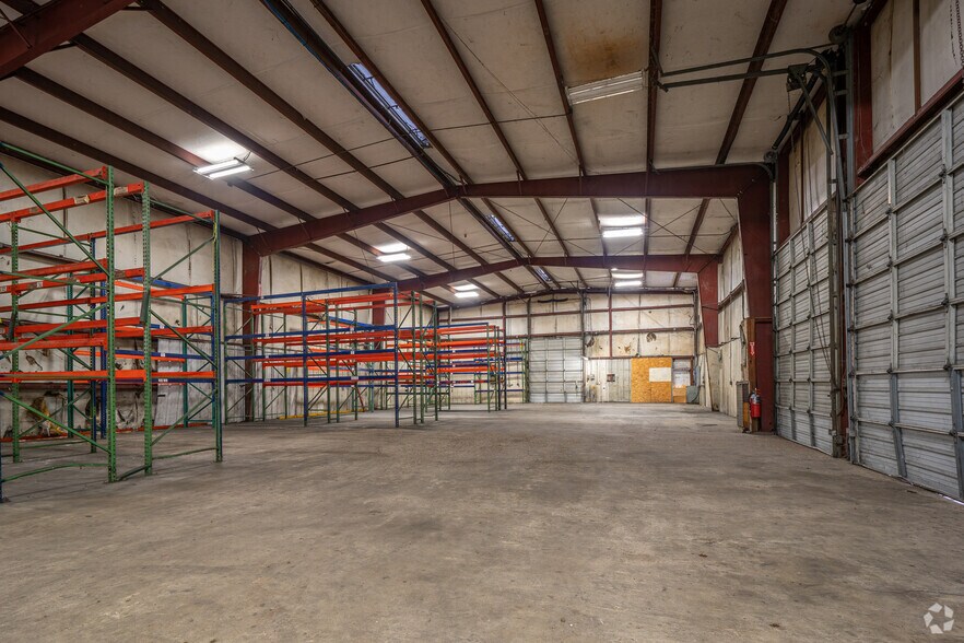 More Photos Of 1305 W Jackson Ave, Pasadena Manufacturing For Lease