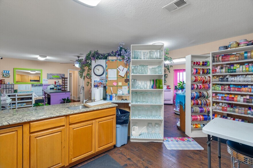 More Photos Of 5236 US-67 Hwy, Alvarado Freestanding For Sale