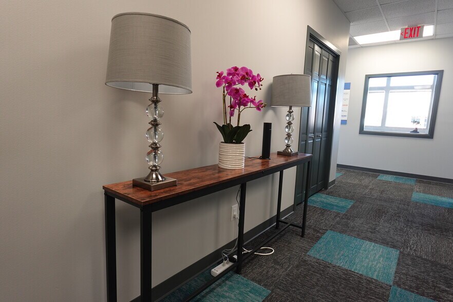 More Photos Of 2500-2510 Village Green Pl, Champaign Storefront Retail Office For Lease