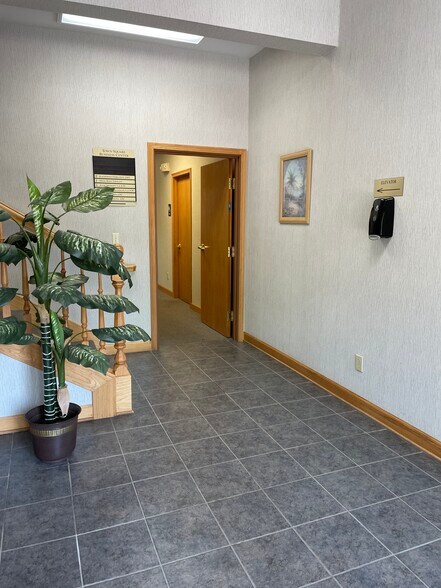 More Photos Of 2024 Cherry Hill Dr, Columbia Office For Sale