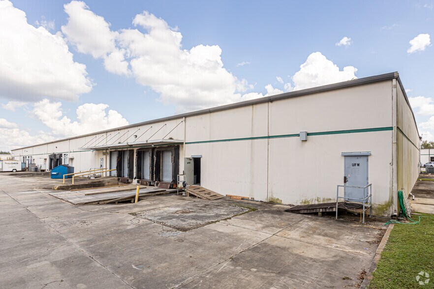 More Photos Of 11800 Industriplex Blvd, Baton Rouge Distribution For Sale