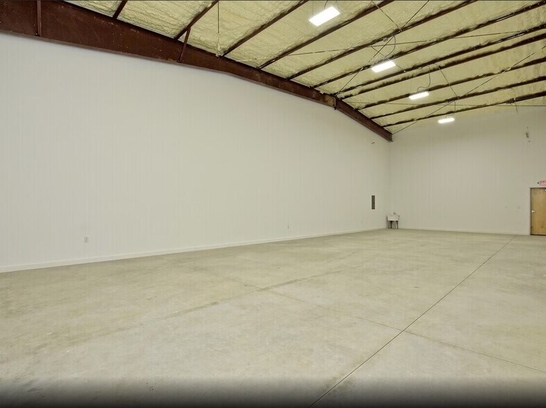 More Photos Of 12410 Anderson Mill Road, Cedar Park Flex For Sale