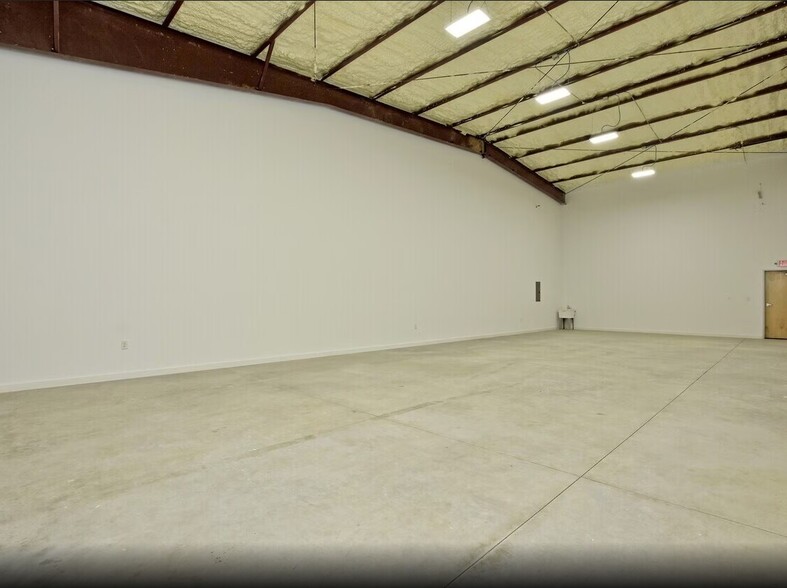 More Photos Of 12410 Anderson Mill Road, Cedar Park Flex For Sale