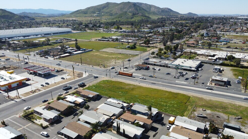 More Photos Of Cedar @ Santa Ana Ave, Bloomington Land For Lease