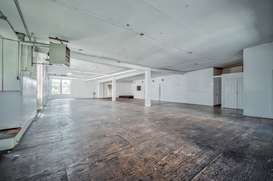 More Photos Of 161 Jamaica Ave, Brooklyn Storefront Retail Office For Lease