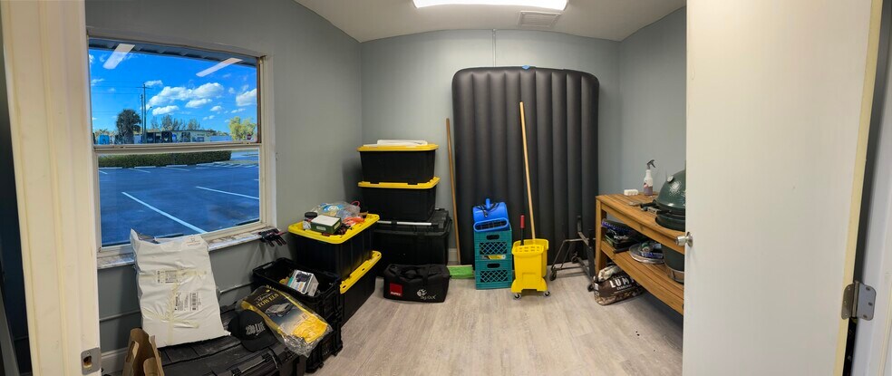 More Photos Of 1681-1687 Benchmark Ave, Fort Myers Warehouse For Lease