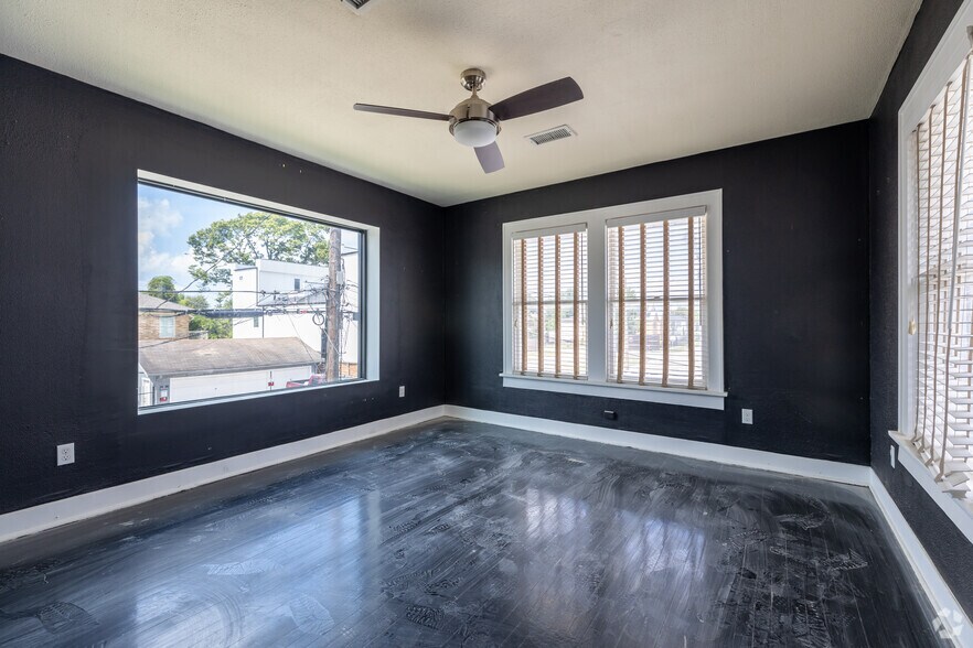 More Photos Of 4210 Emancipation Ave, Houston General Retail For Sale