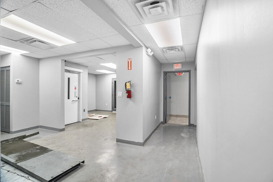 More Photos Of 8200-8358 NW 30th Ter, Doral Warehouse For Lease