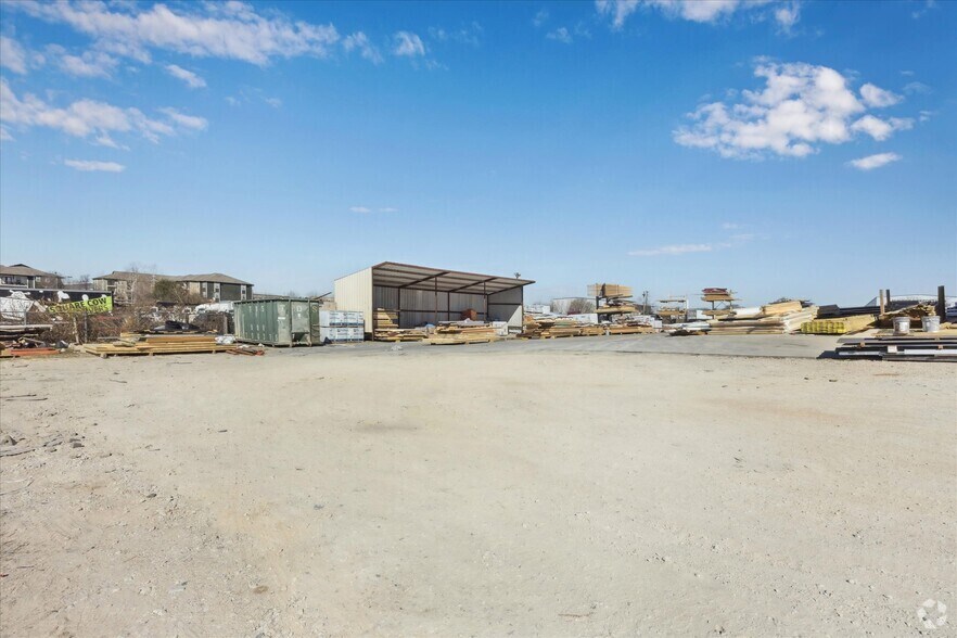 More Photos Of 16806 I-35 S, Buda Showroom For Lease